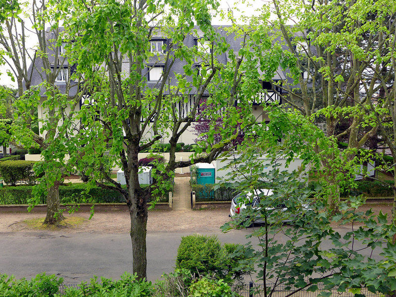 Le Medicis Hotell Cabourg Exteriör bild